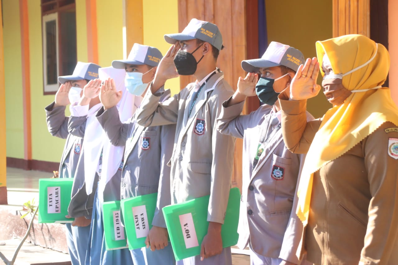 Upacara Bendera Perdana Tahun Pelajaran 2021/2022